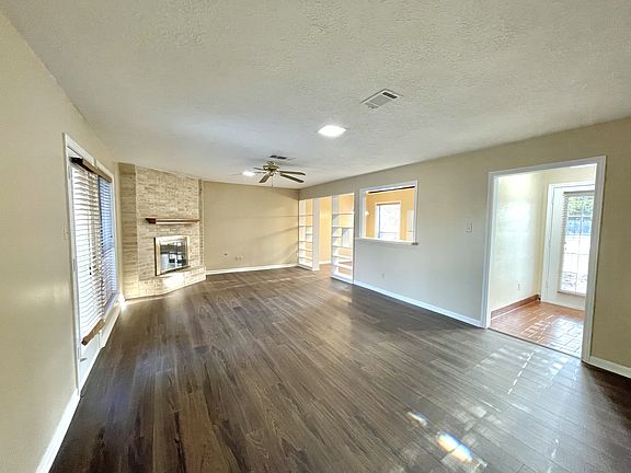 2nd image of 2802 Celinda Cir