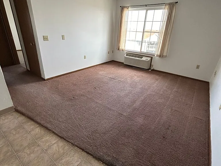 Hillcrest Apts — Photo 1