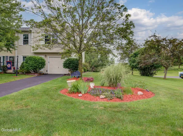 125 Bridgewood Lane, Watervliet, NY 12189