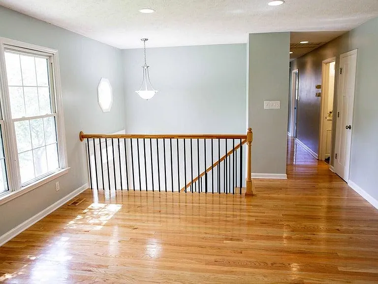 580 Castle Dr — Photo 6