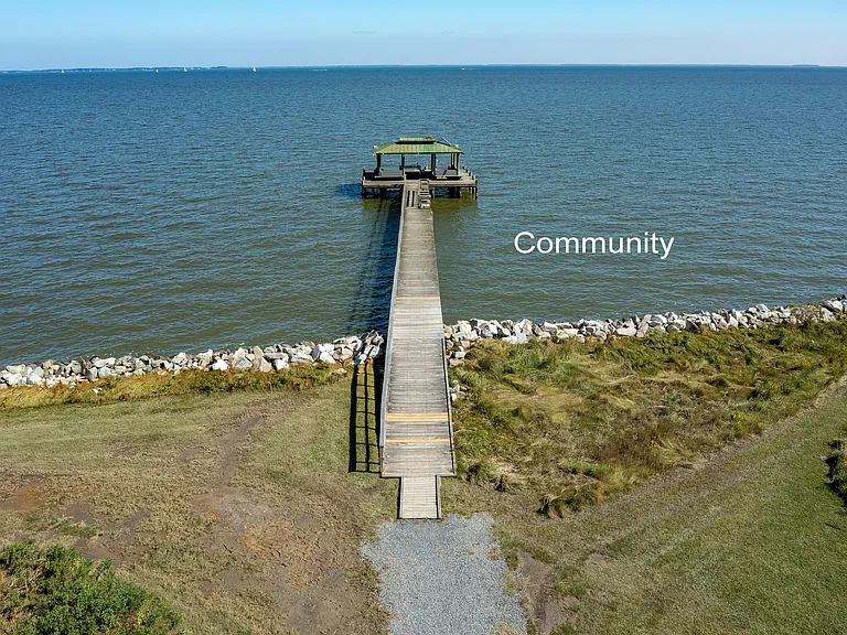 Community pier