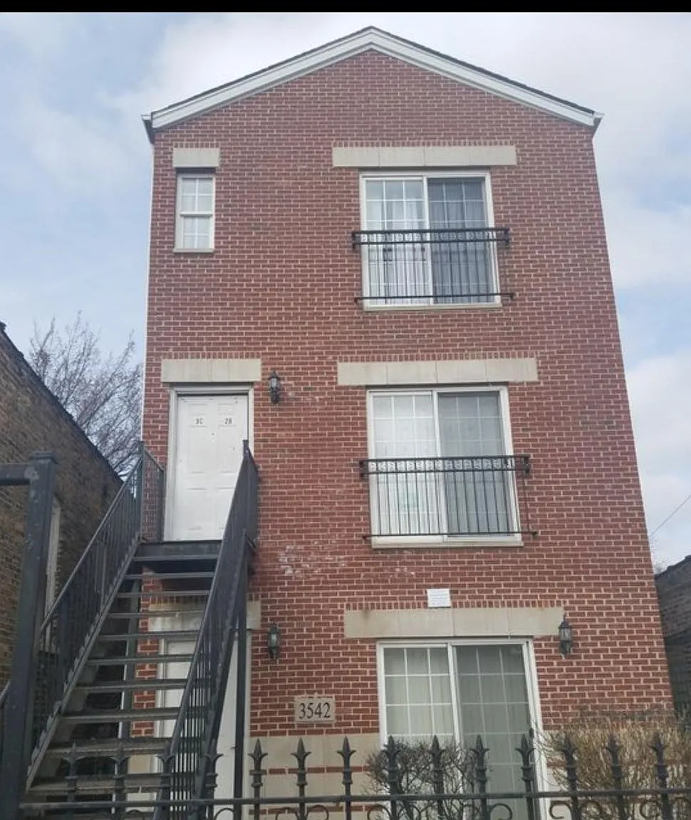 3542 W Cermak Rd — Photo 1