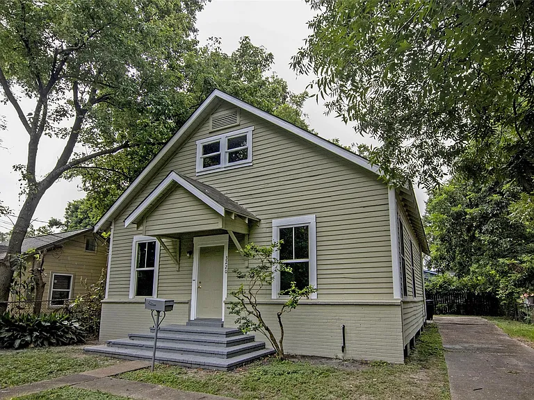 3220 Melbourne St — Photo 3