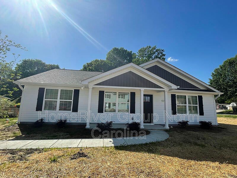 1st image of 1121 Baker Blvd