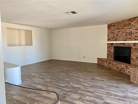 4th image of 2309 W Avenue N12