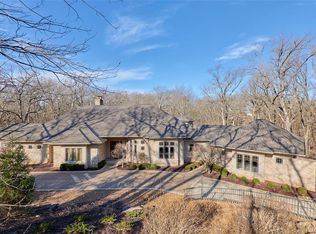 35 Chesterfield Lakes Rd, Chesterfield, MO 63005