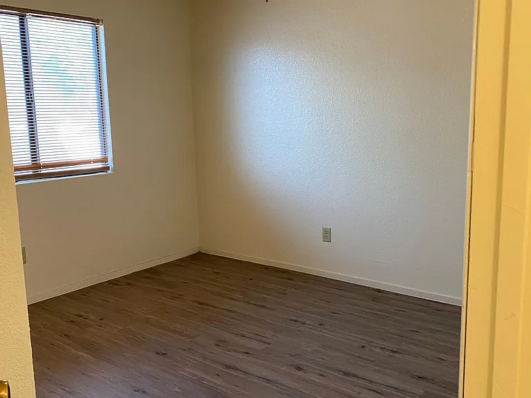 1200 N Buffalo Dr — Photo 14