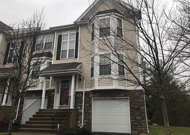 2nd image of 1807 Briar Woods Ln