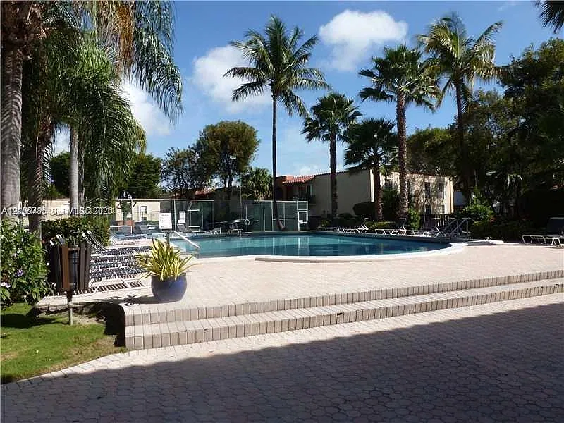 10794 N Kendall Dr — Photo 1