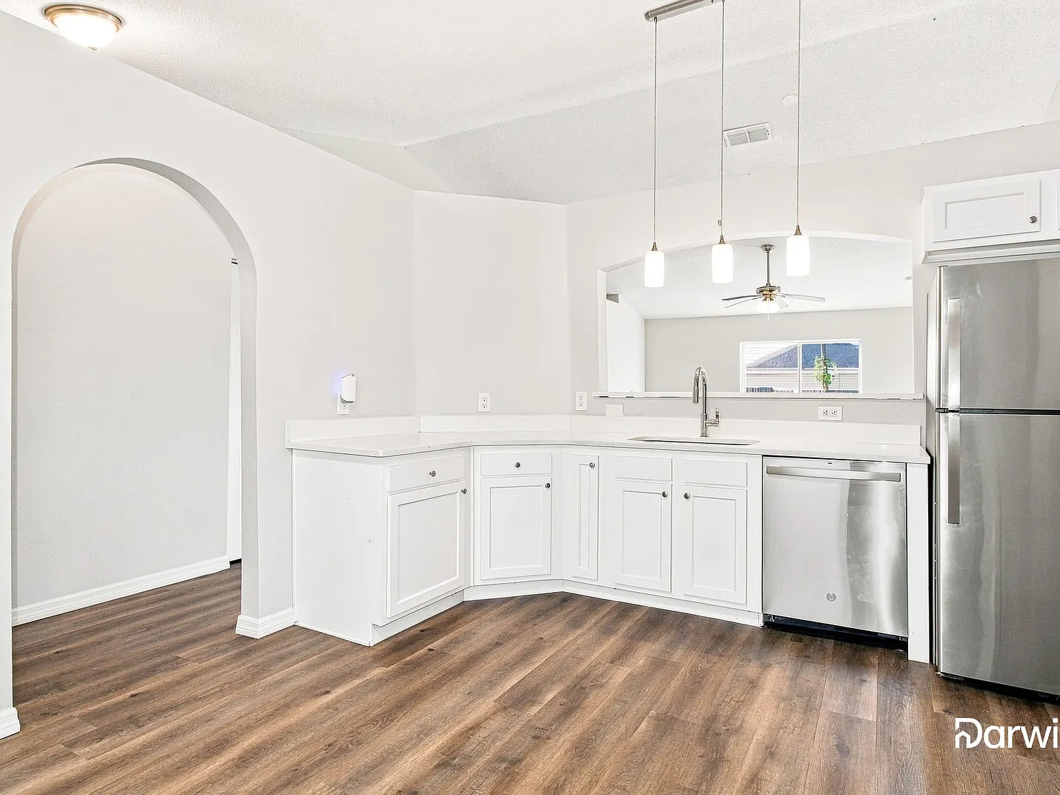 3 bed, 2.0 bath, 1367 sqft, $1,945 — Photo 3