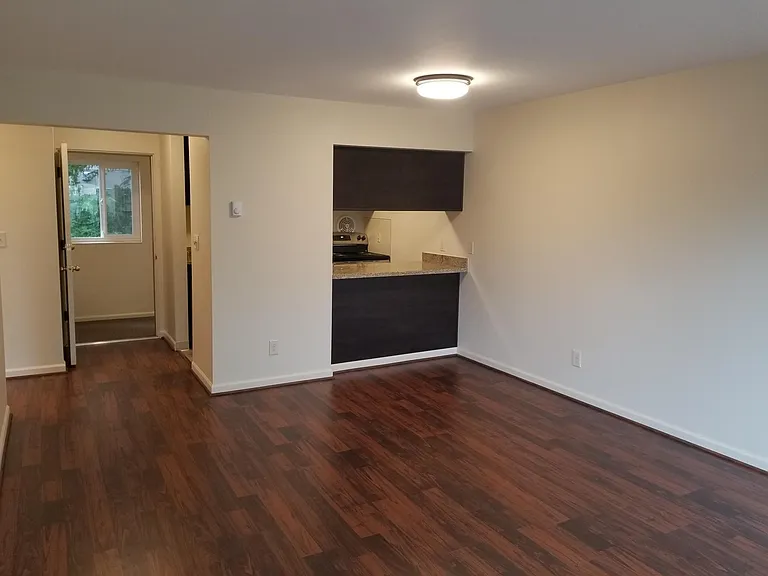 400 W Roy St #202 — Photo 4