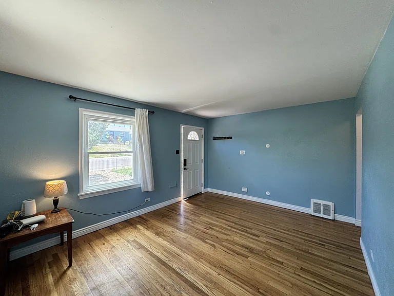 2745 W Archer Pl — Photo 7