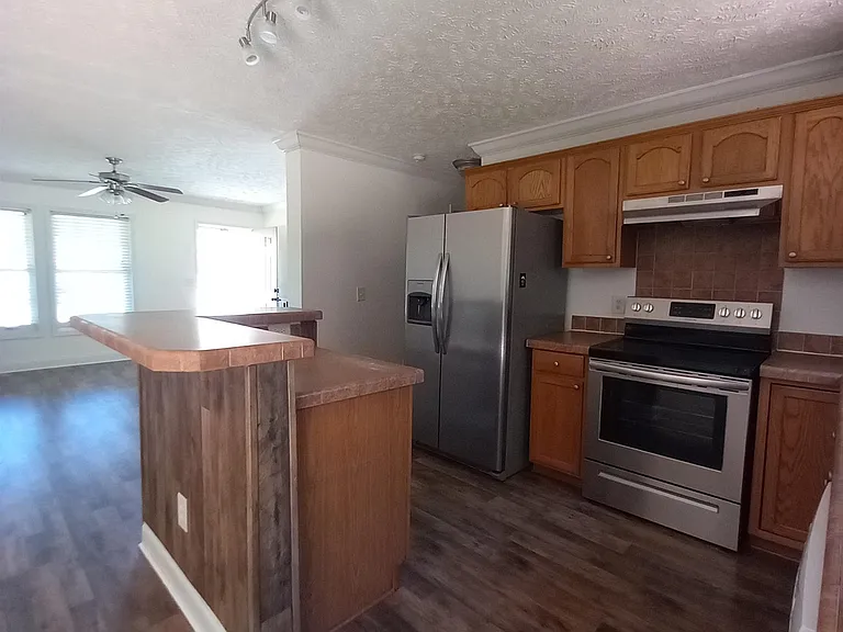 1013 Morningdale St — Photo 5