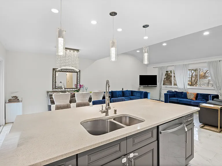 18 South Dr — Photo 5
