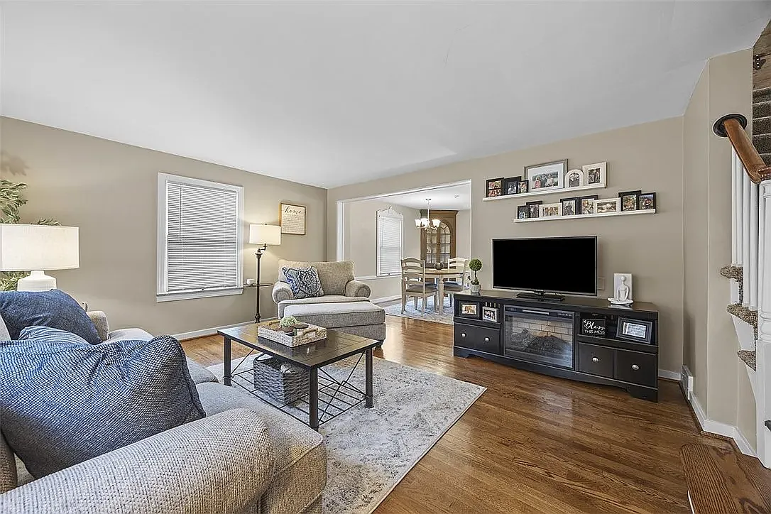3 bed, 1340 sqft, $2,350 — Photo 3