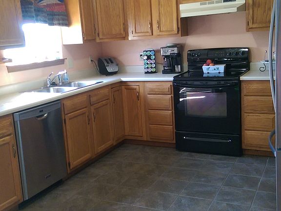 4th image of 973 Nadine Dr