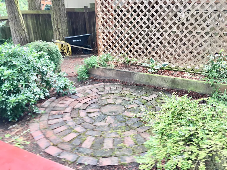 Crest Ave — Photo 16