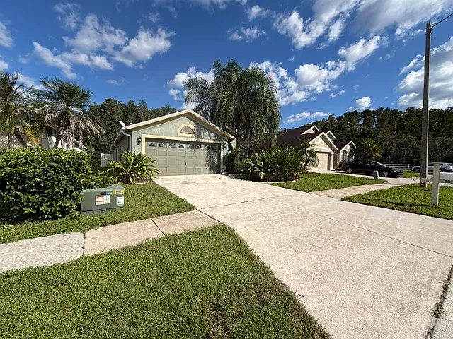 Beautiful 3/2/2 in Wrencrest! — Photo 4