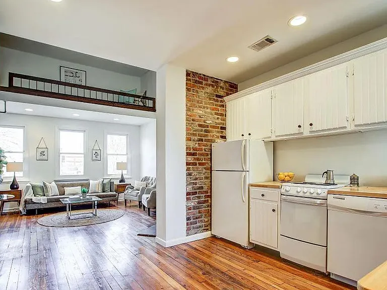 1003 I St SE — Photo 3