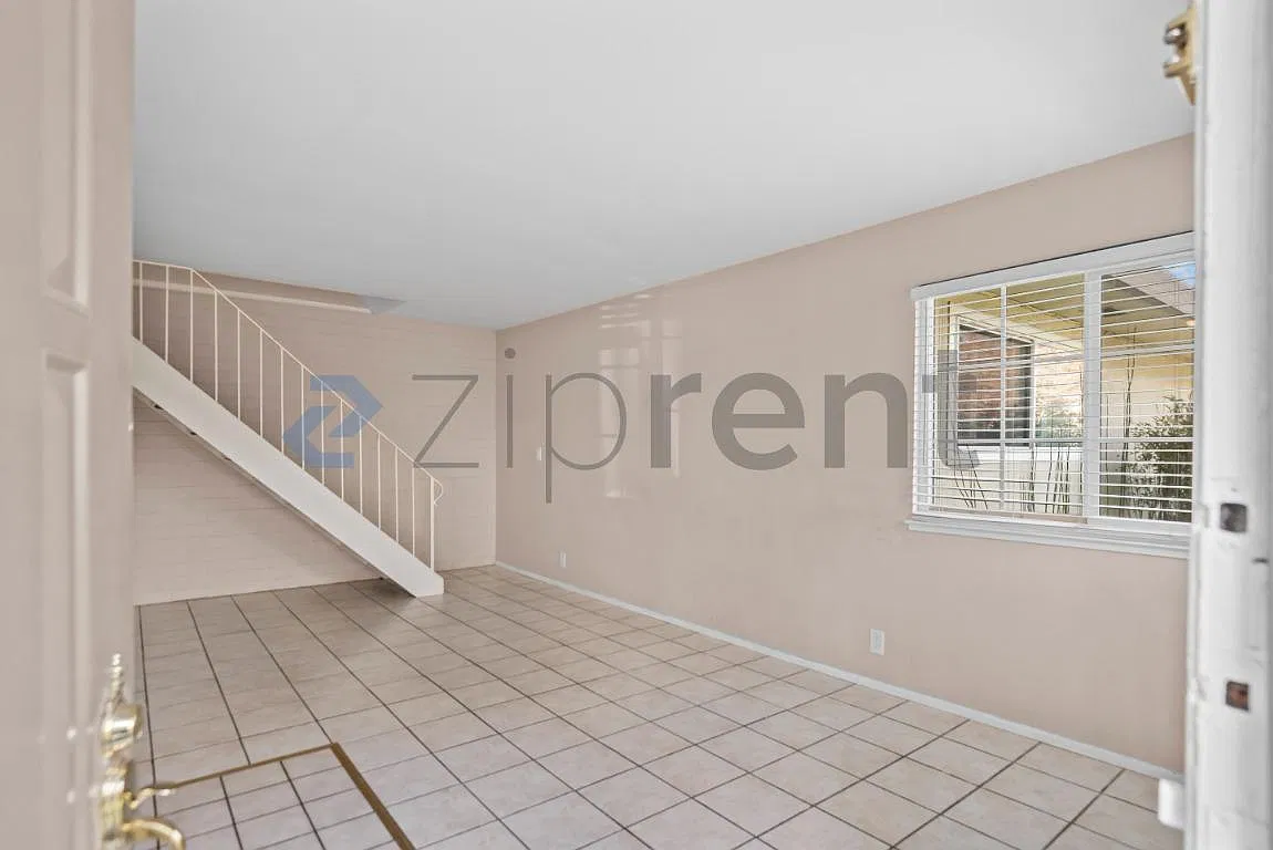 2 bed, 903 sqft, $2,730 — Photo 3