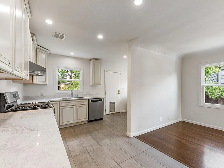 1514 Louisiana St — Photo 4