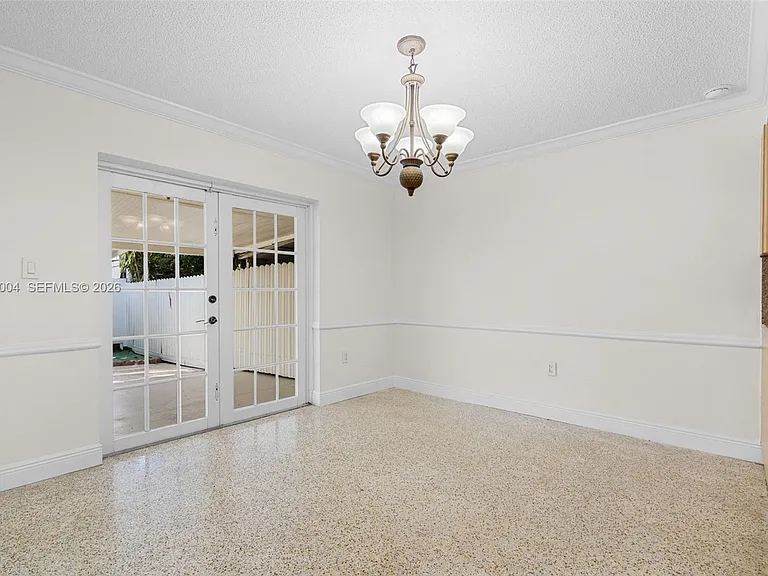 1333 W 37th St — Photo 13