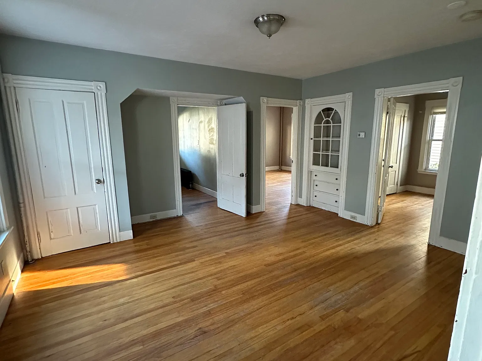 3 bed, $1,800 — Photo 1