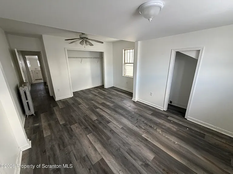202 William St — Photo 11
