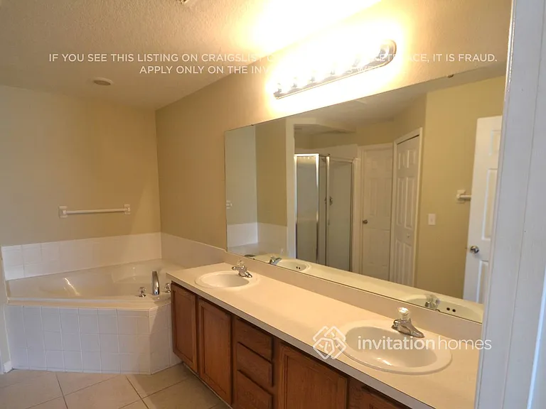 727 Versailles Ln — Photo 7