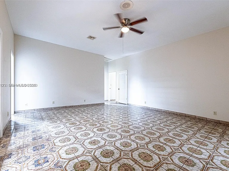 236 N Federal Hwy #201 — Photo 15