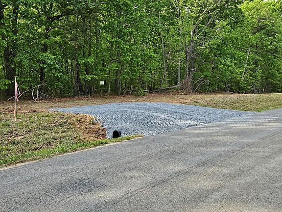 2nd image of 627 Axtell Rd