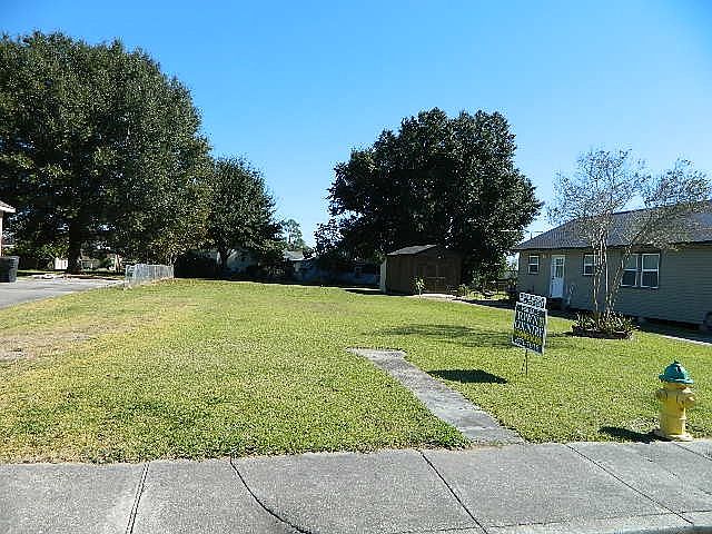 2nd image of 201 Mahler St