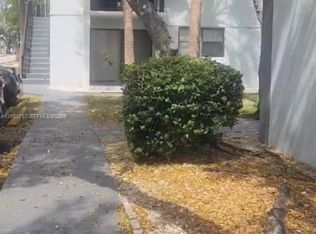 7220 NW 179th St APT 111, Hialeah, FL 33015