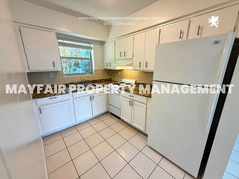 1140 NE 25th Ave #4 — Photo 2
