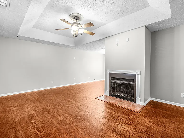 615 W Tietgen St — Photo 4