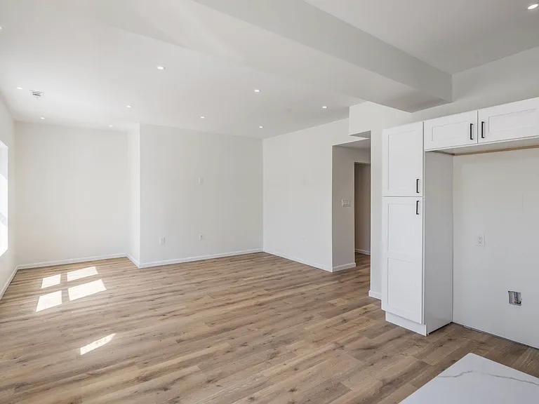 3250 Lorain Ave — Photo 8