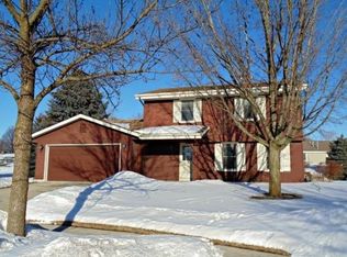 1709 Robin Ct, Waukesha, WI 53186
