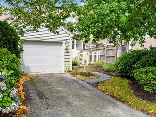 22 Blueberry Path Vlg Unit 22, Yarmouth Port, MA 02675