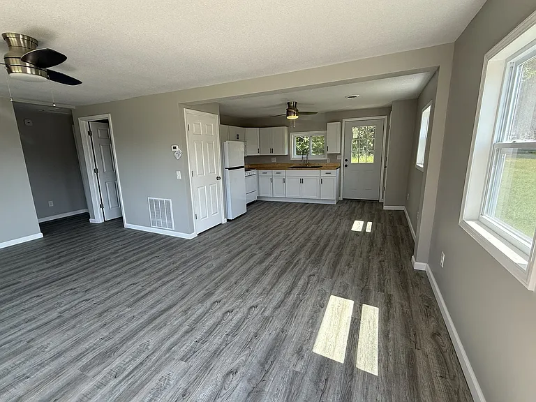 148 W Old State Rd — Photo 5