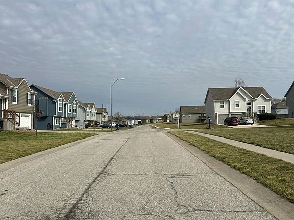 4th image of 22104 Crystal Ave