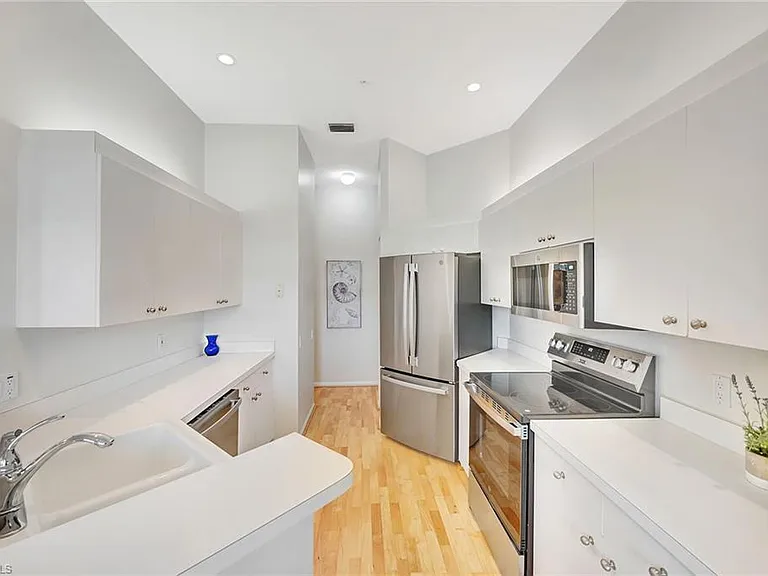 400 Lambiance Cir #204 — Photo 10