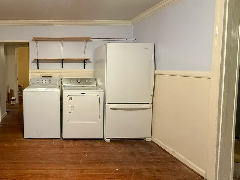 910 Orient St — Photo 5