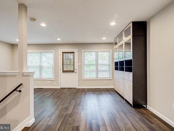 4th image of 2648 Bowen Rd SE