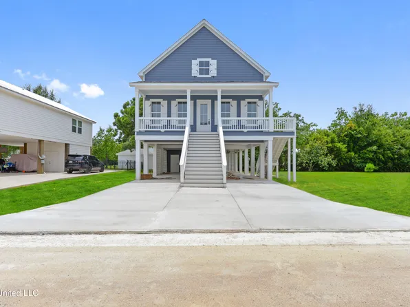 127 Aiken Rd, Waveland, MS 39576