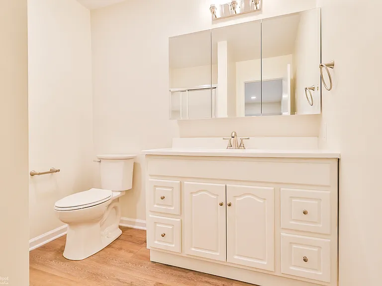 2066 Chester Rd #4 — Photo 16