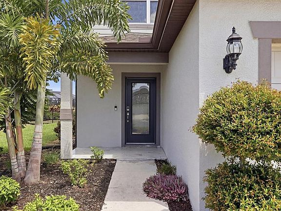 3rd image of 9108 Royal River Cir