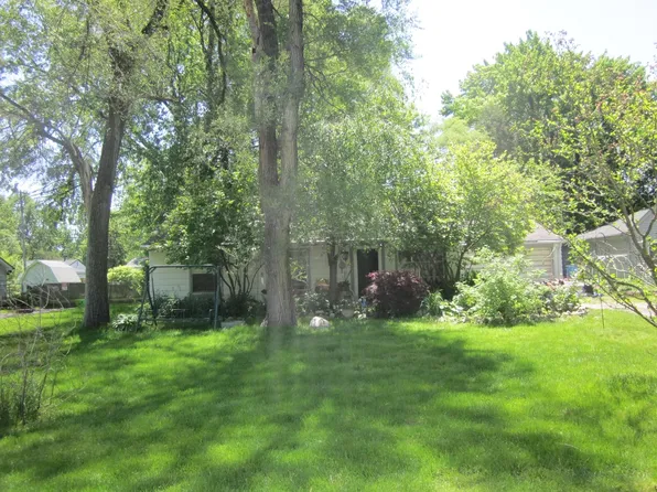 2896 Edna Jane Dr, Auburn Hills, MI 48326