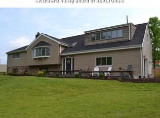 99 Green Acres Dr, Hurricane, WV 25526