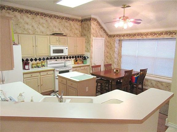 4th image of 5821 Meadowcrest Ln