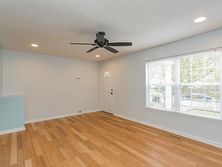 602 Village Ct — Photo 5